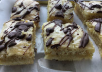 Apfelsinen-Limetten Schnitten mit Guß