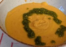 Linsensuppe mit Kräuteröl