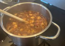 Rhabarber and date chutney